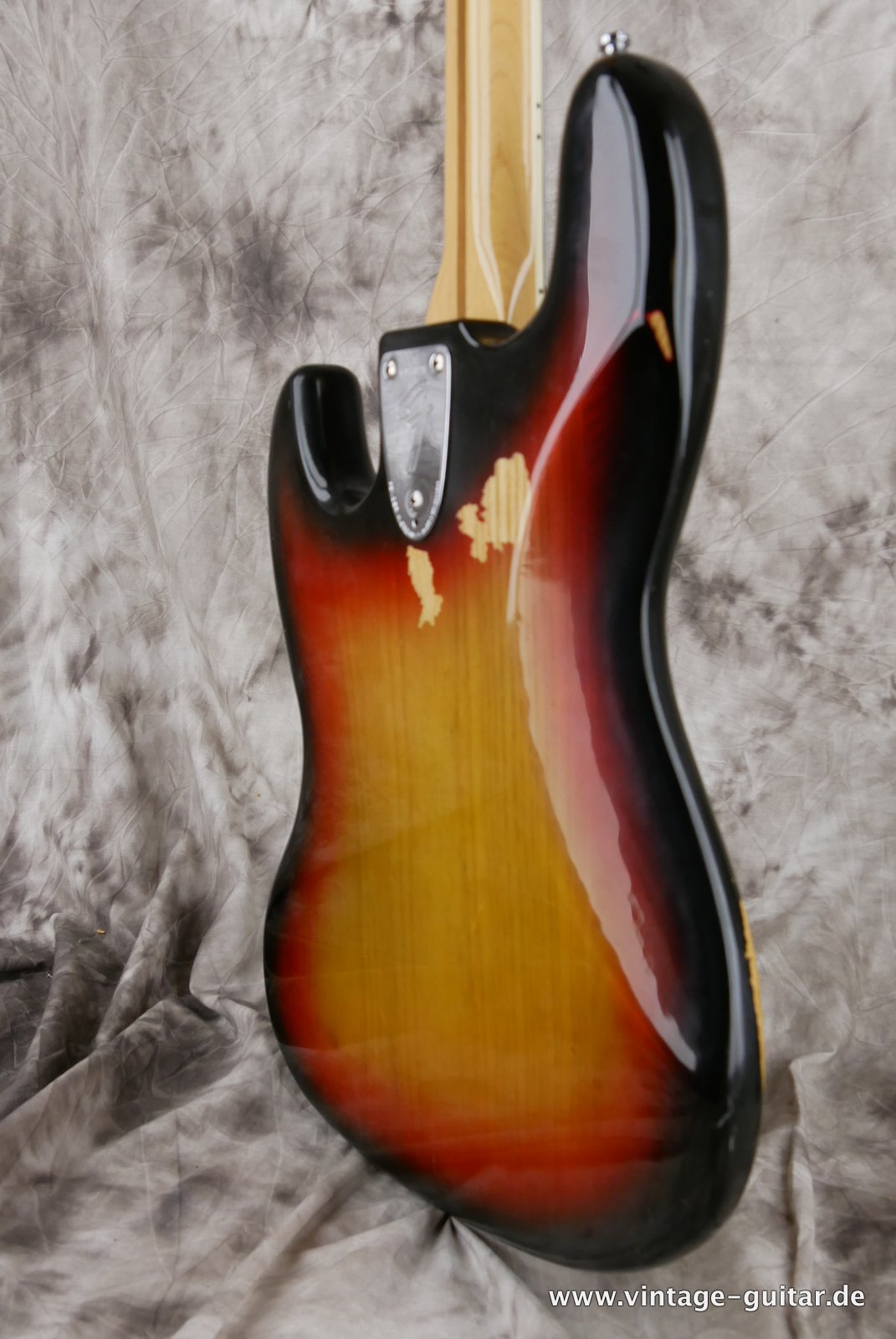 img/vintage/4589/Fender-Jazz-Bass-1976-sunburst-012.JPG