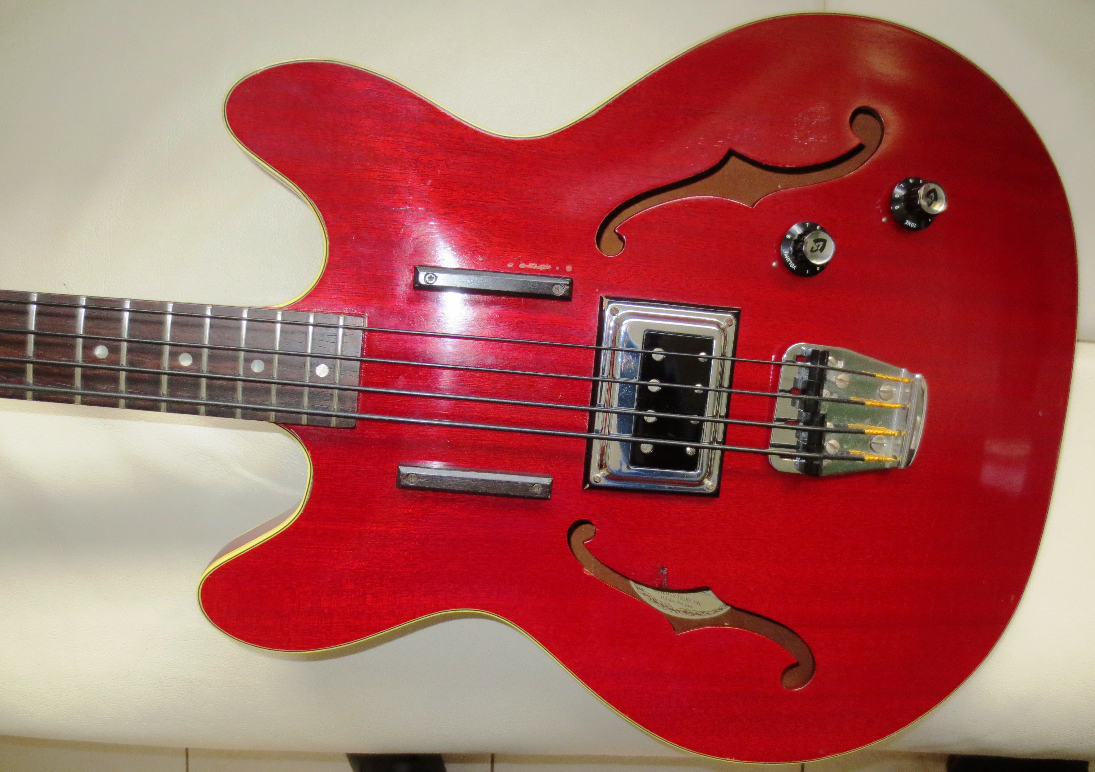 img/vintage/4590/Guild-Starfire-Bass-1965-001.JPG