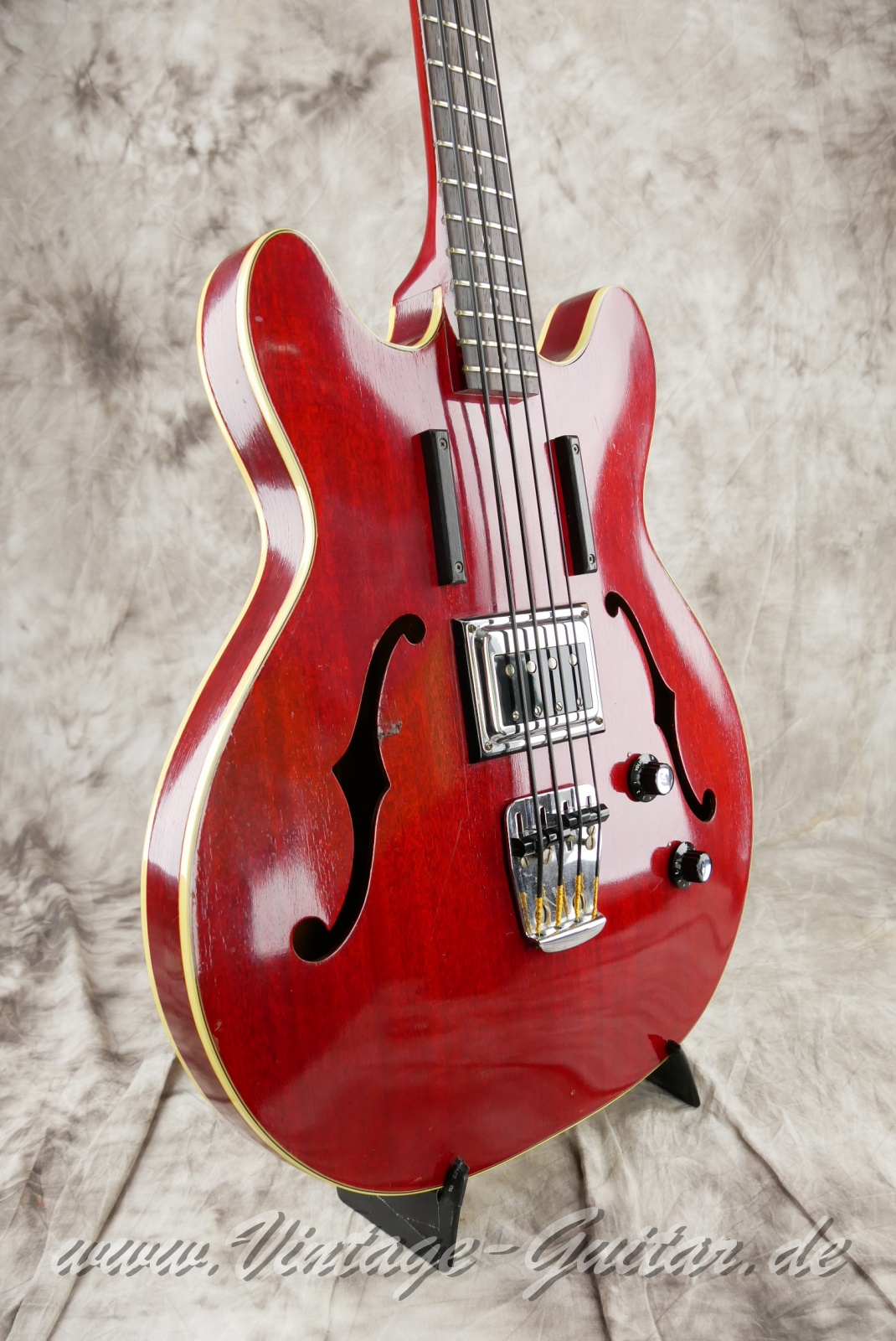 img/vintage/4590/Guild_starfire_bass_1965_cherry_usa-009.JPG