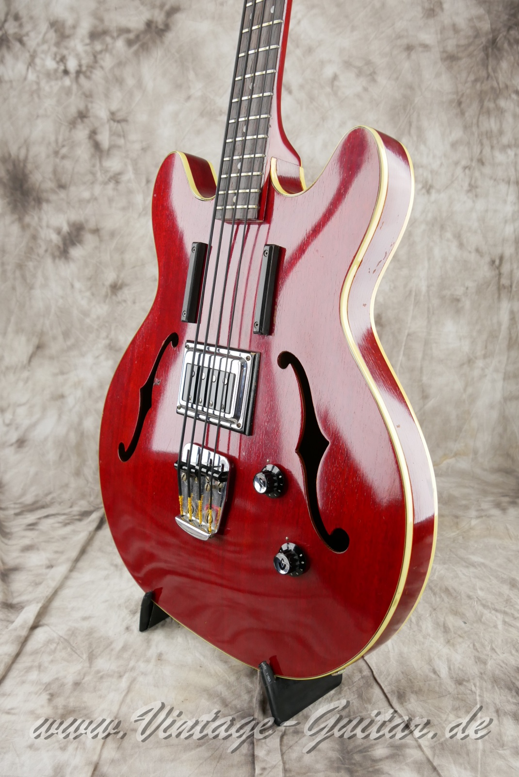 img/vintage/4590/Guild_starfire_bass_1965_cherry_usa-010.JPG