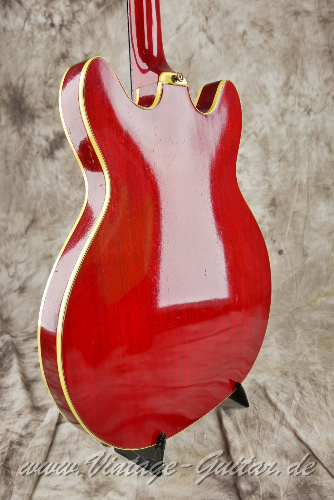 img/vintage/4590/Guild_starfire_bass_1965_cherry_usa-011.JPG