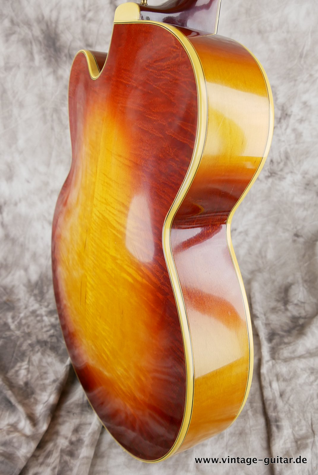 img/vintage/4596/Gibson_L_5_CES_Custom_sunburst_1969-008.JPG