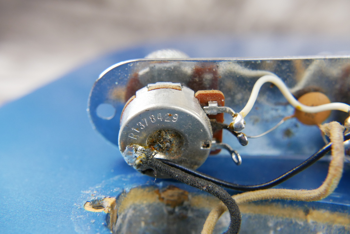 img/vintage/4599/Fender_Esquire_ice_blue_refinish_EX_Pete_Anderson_1959-017.JPG
