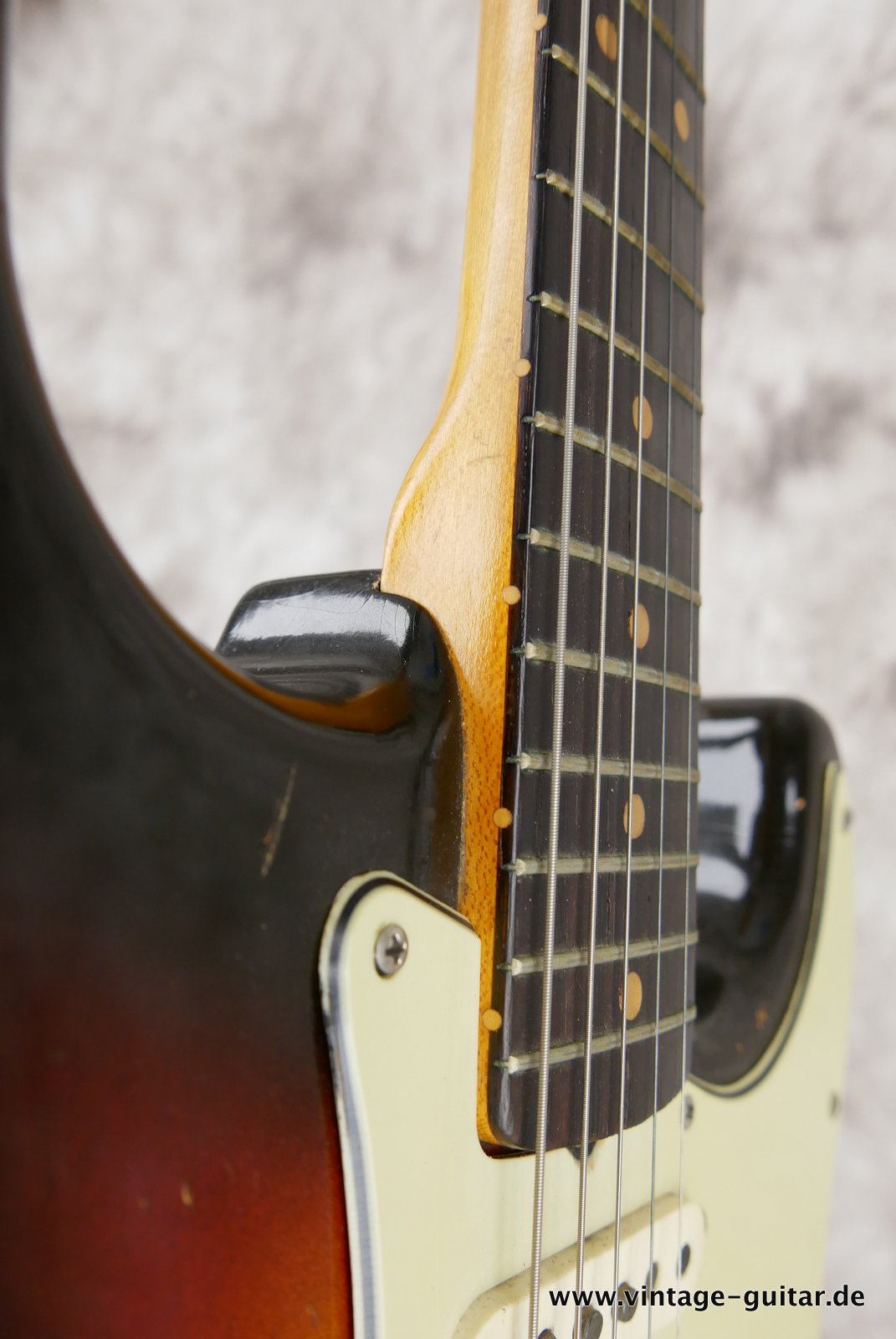 img/vintage/4611/Fender-Stratocaster-1963-sunburst-014.JPG