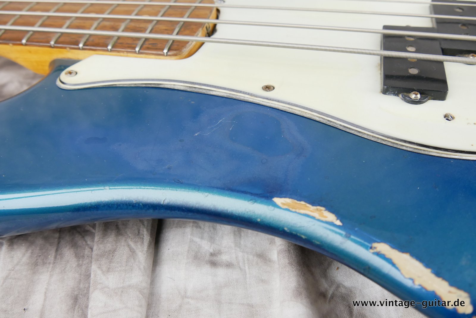 img/vintage/4612/Fender-Precision-Bass-1963-lake-placid-blue-020.JPG