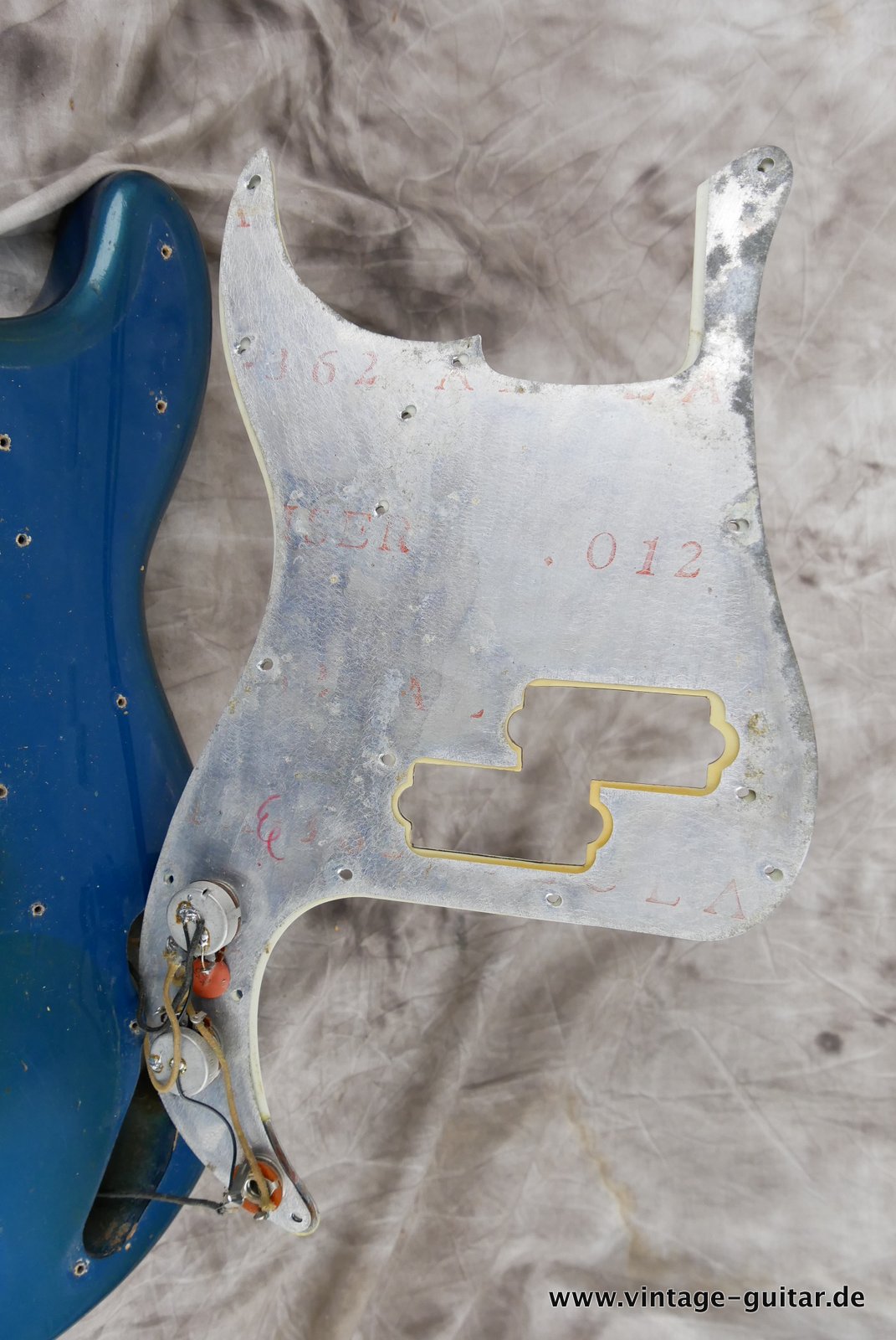 img/vintage/4612/Fender-Precision-Bass-1963-lake-placid-blue-023.JPG