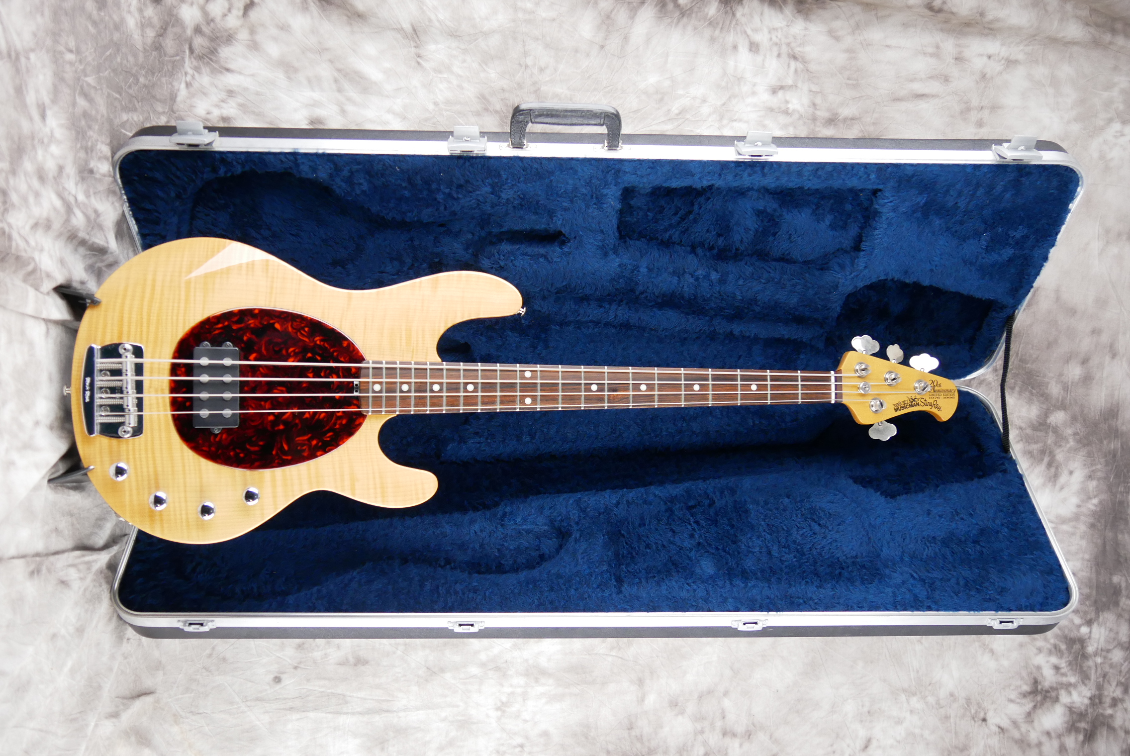 Musicman-Stingray-20th-Anniversary-limited-edition-016.JPG