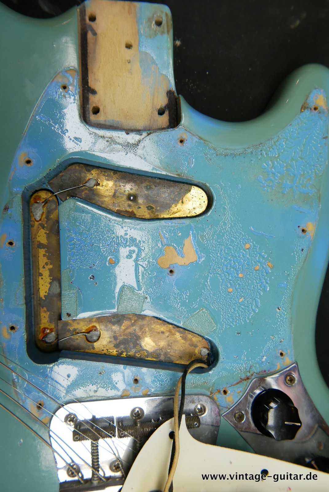 img/vintage/4619/Fender-Duo-Sonic-II-1965-sonic-blue-024.JPG