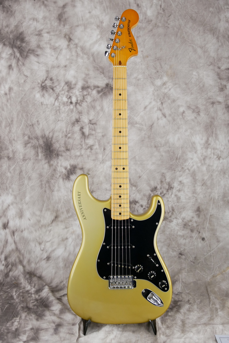 img/vintage/4627/Fender_Stratocaster_25th_anniversary_silver_1979-001.JPG