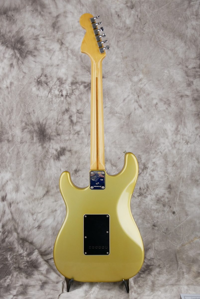 img/vintage/4627/Fender_Stratocaster_25th_anniversary_silver_1979-002.JPG