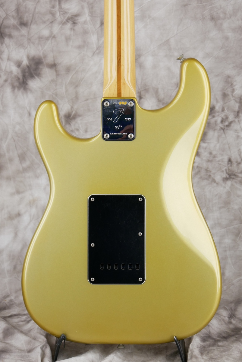 img/vintage/4627/Fender_Stratocaster_25th_anniversary_silver_1979-004.JPG