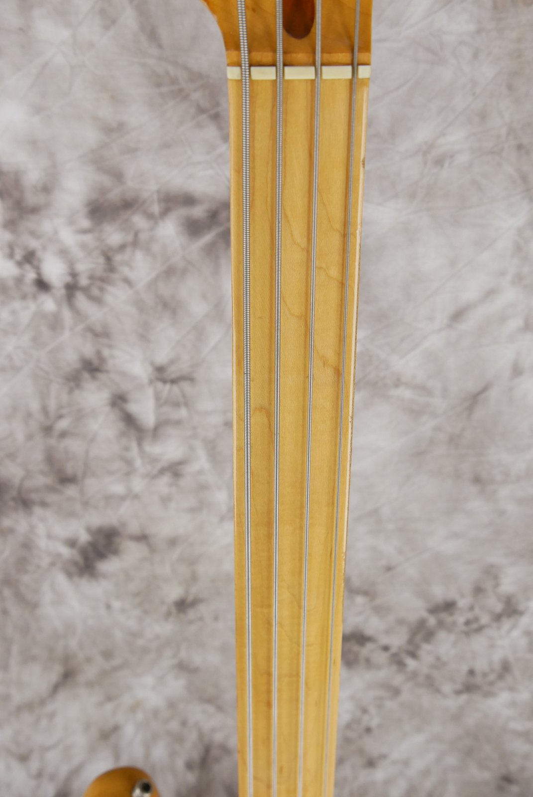 Fender-Precision-Bass-fretless-natural-1980-011.JPG