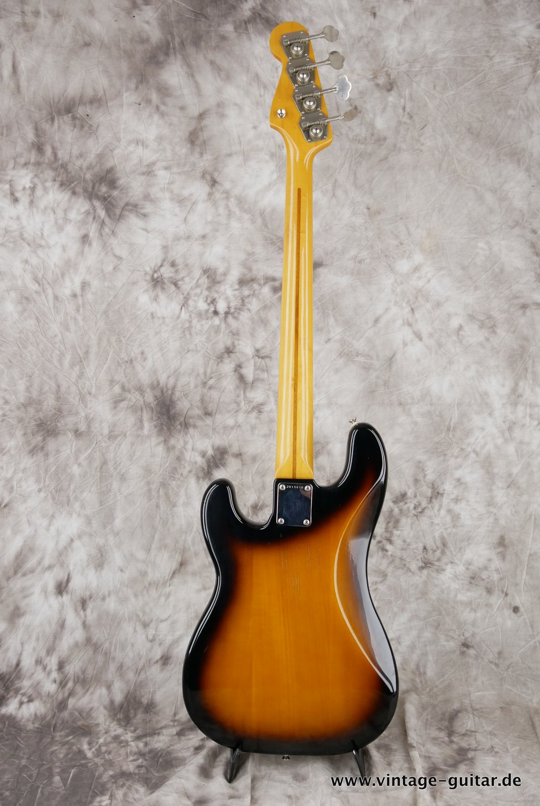 Fender-Squier-Precision-Bass-sunburst-1982-003.JPG