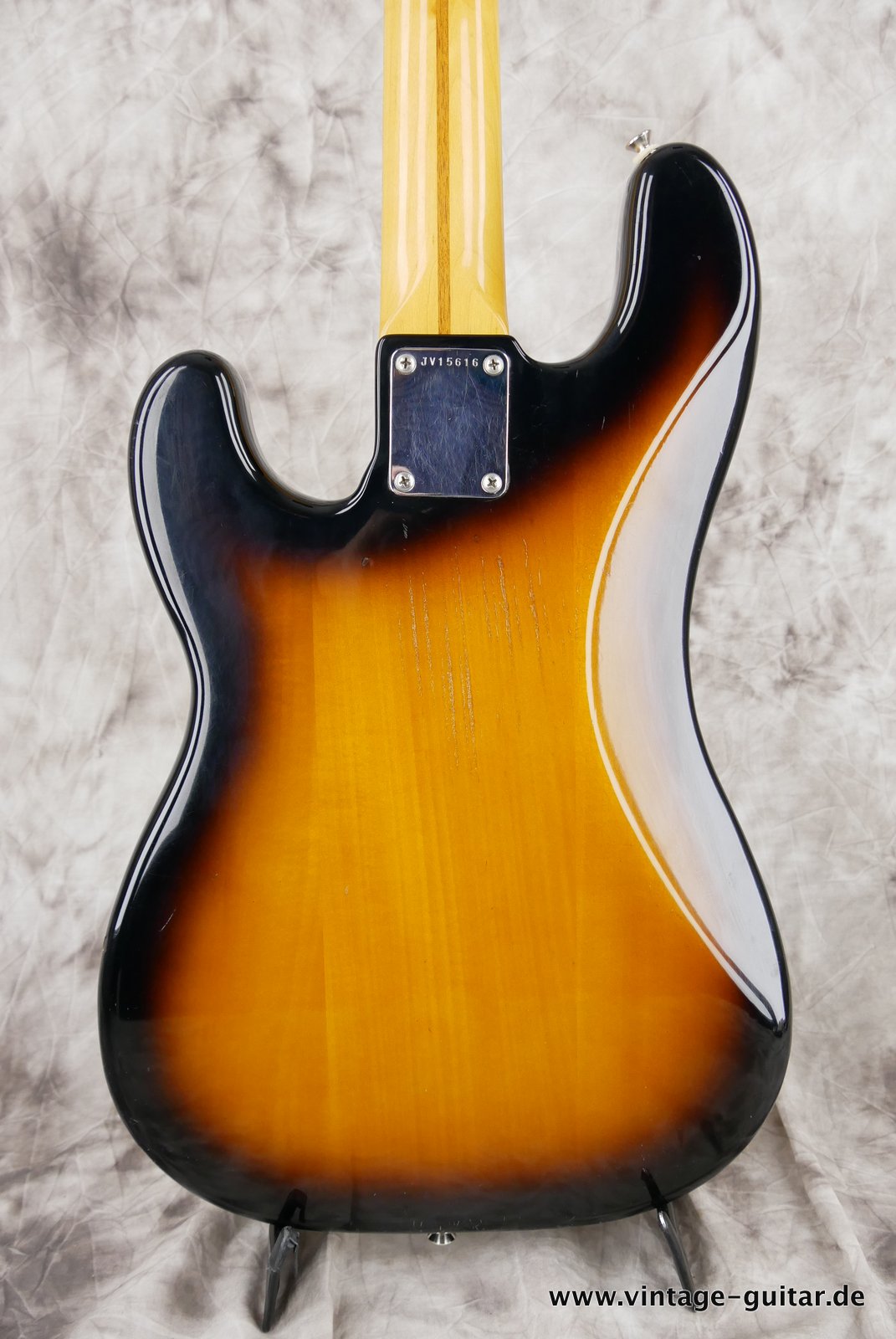 Fender-Squier-Precision-Bass-sunburst-1982-004.JPG