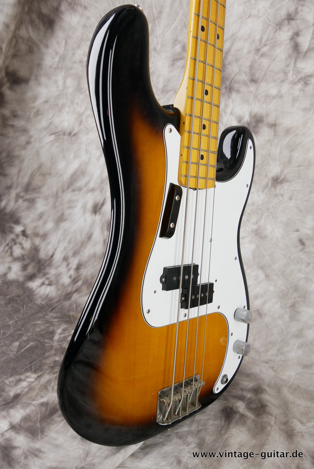 Fender-Squier-Precision-Bass-sunburst-1982-005.JPG