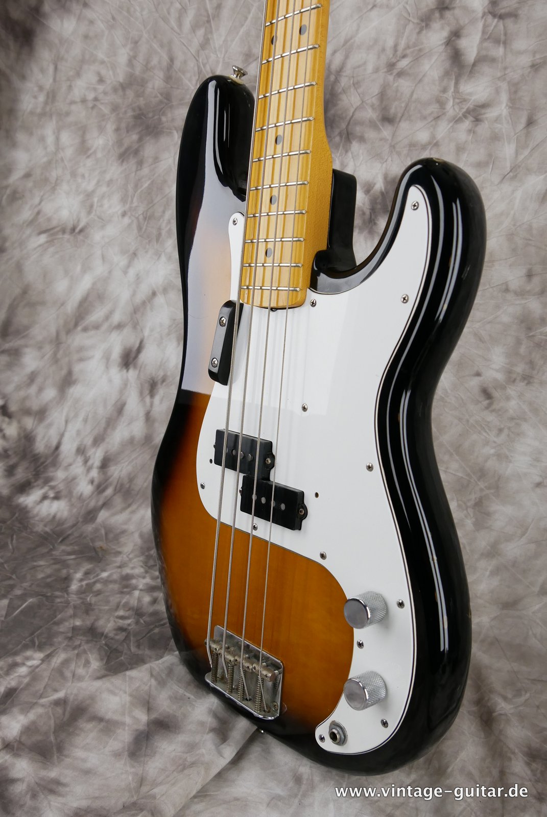 Fender-Squier-Precision-Bass-sunburst-1982-006.JPG