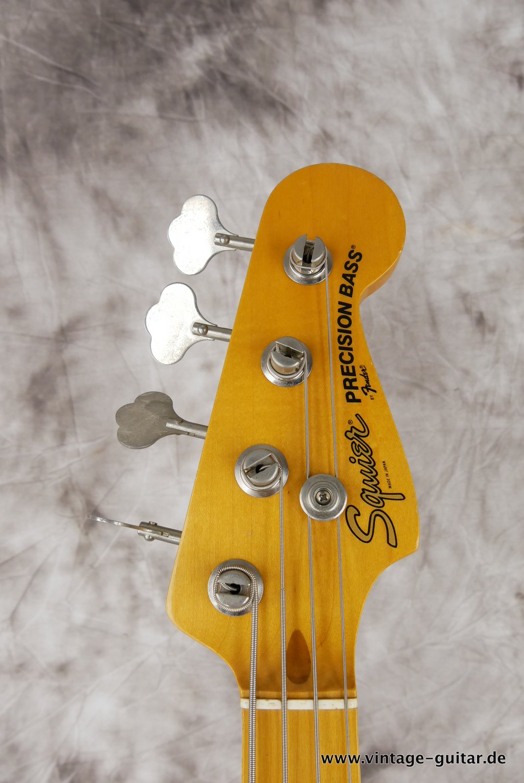 Fender-Squier-Precision-Bass-sunburst-1982-009.JPG