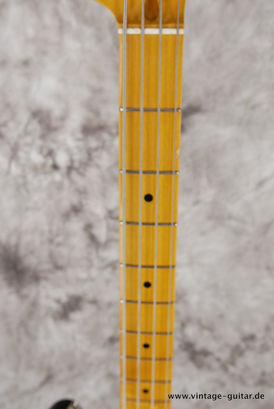 Fender-Squier-Precision-Bass-sunburst-1982-011.JPG