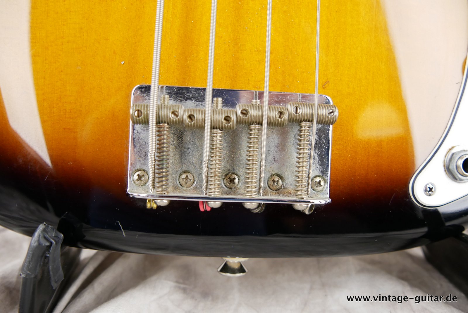 Fender-Squier-Precision-Bass-sunburst-1982-014.JPG