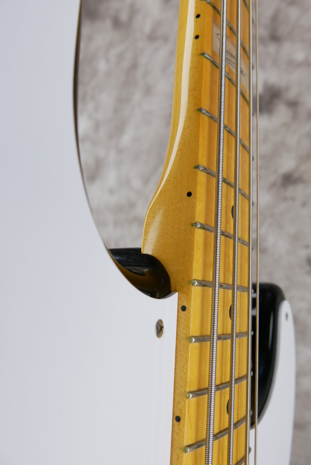 Fender-Precision-Sting-Signature-Bass-53-2000-023.jpg