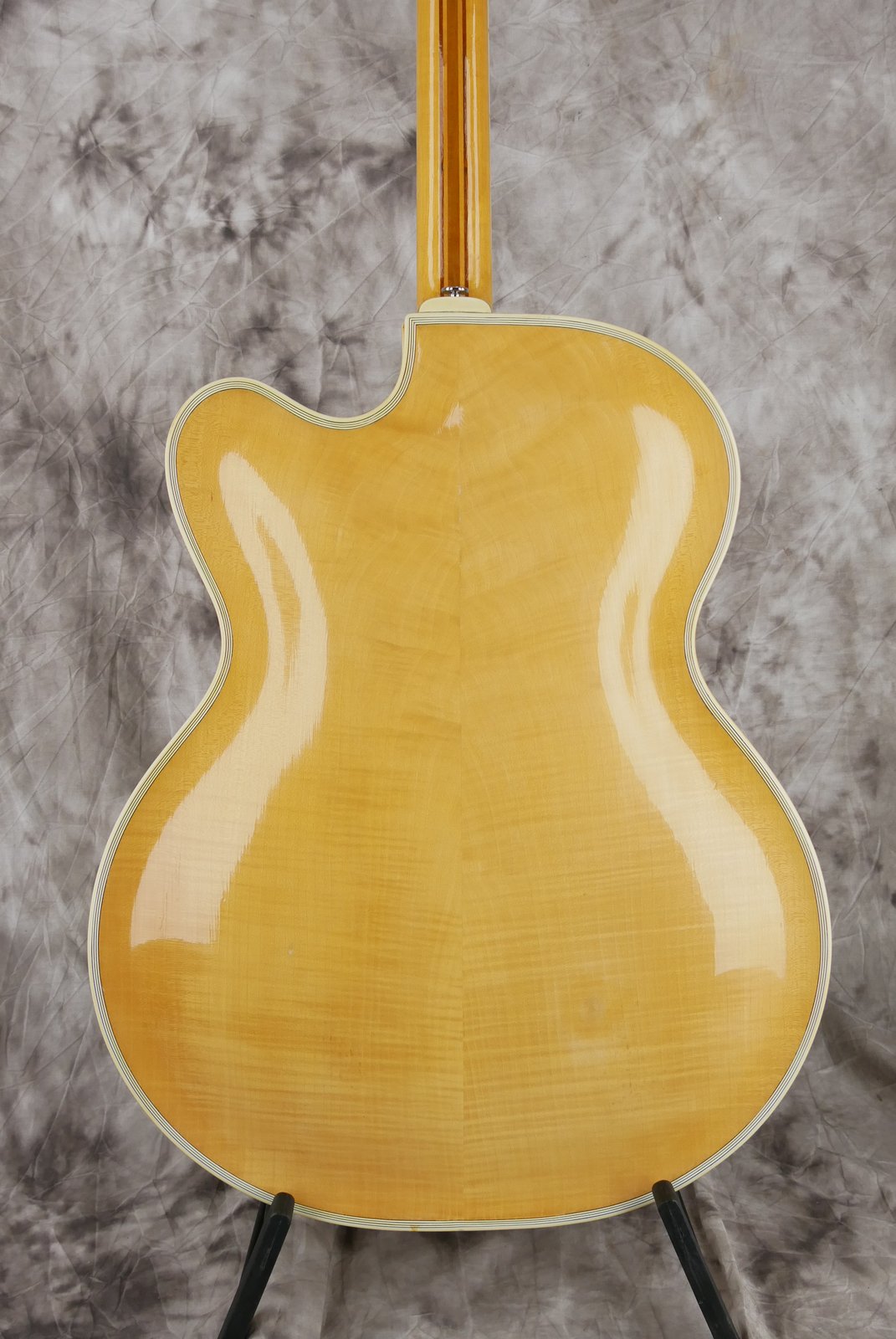 Artur-Lang-Archtop-Guitar-004.JPG