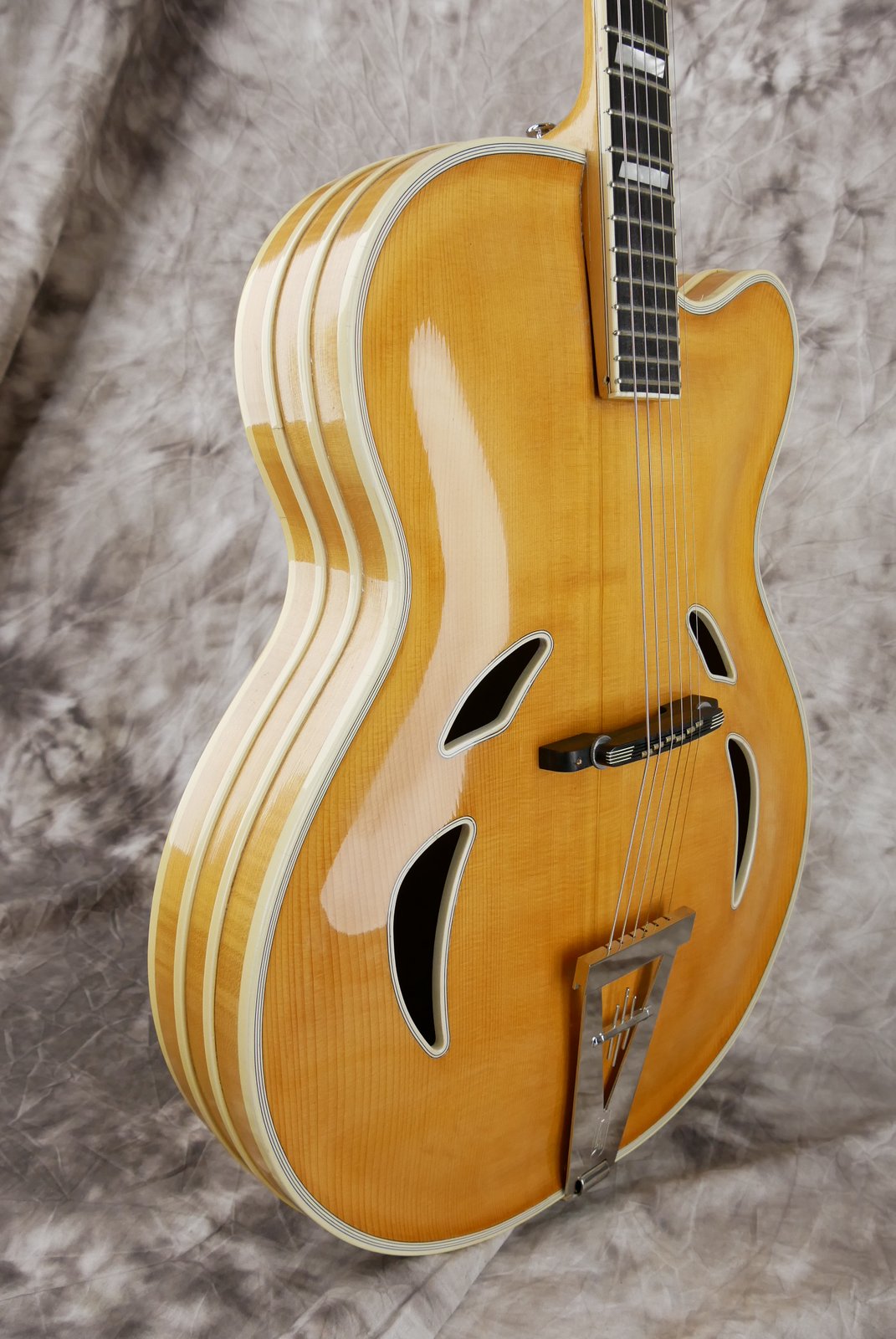 Artur-Lang-Archtop-Guitar-005.JPG