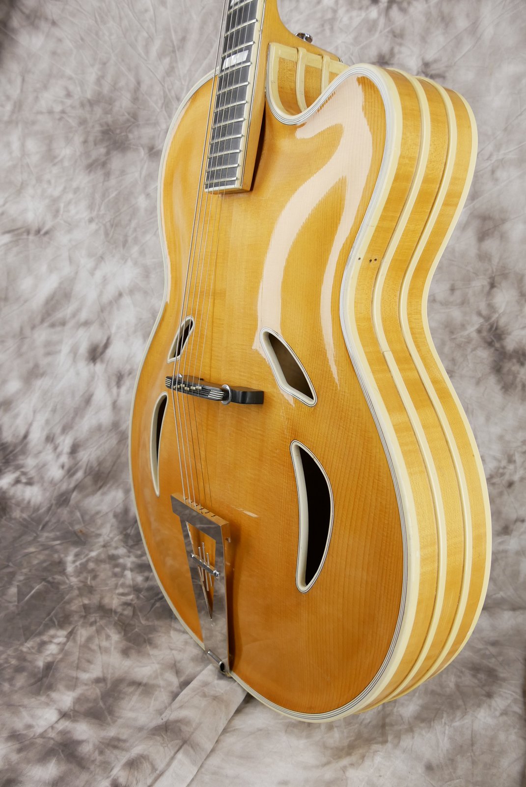 Artur-Lang-Archtop-Guitar-006.JPG