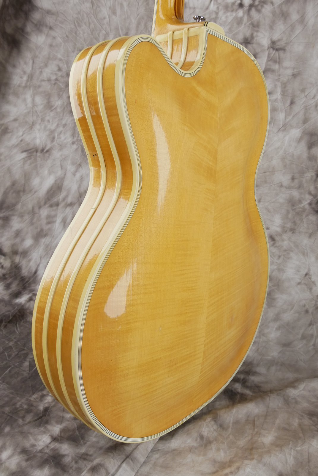 Artur-Lang-Archtop-Guitar-008.JPG