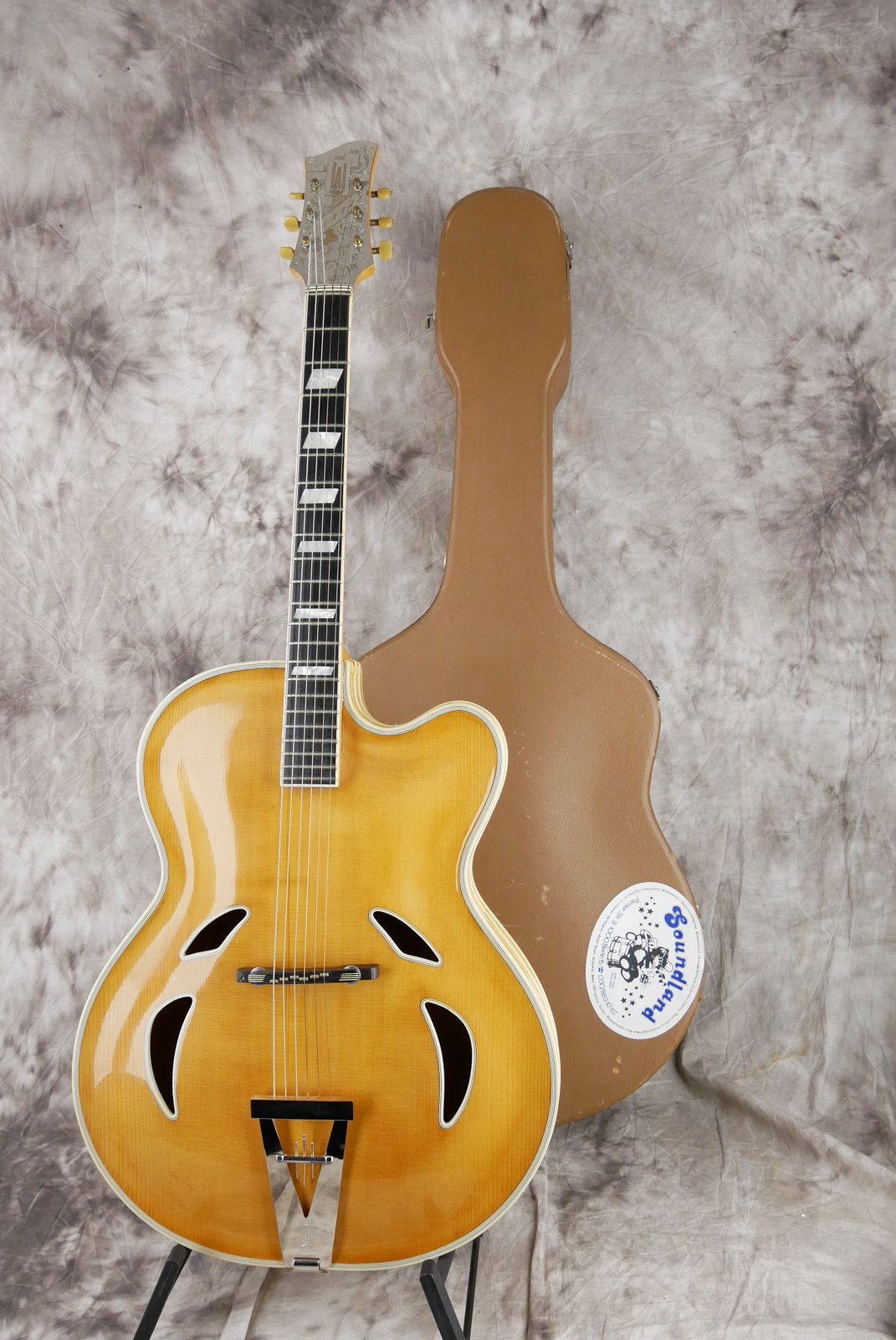 Artur-Lang-Archtop-Guitar-020.JPG