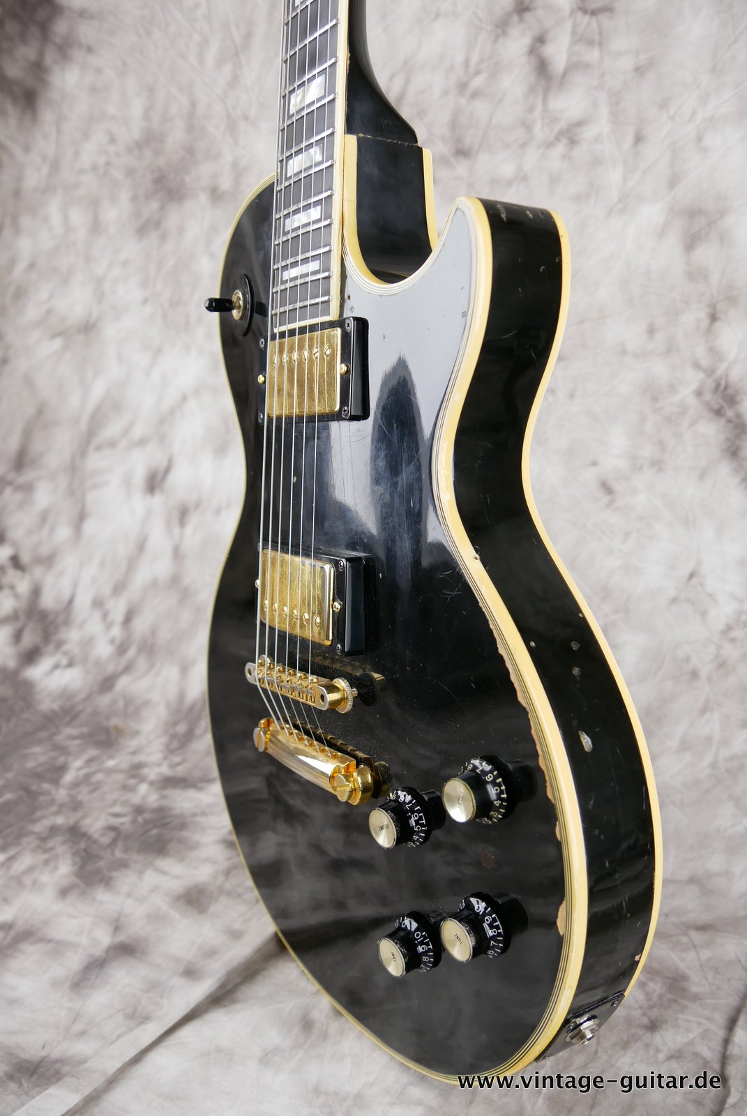 Gibson-Les-Paul-Custom-1974-black-005.JPG