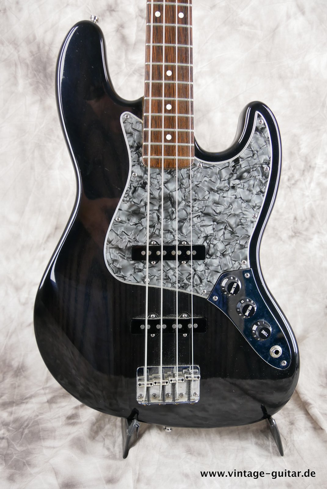 Fender-Jazz-Bass-1994-special-edition-black-see-thru-002.JPG