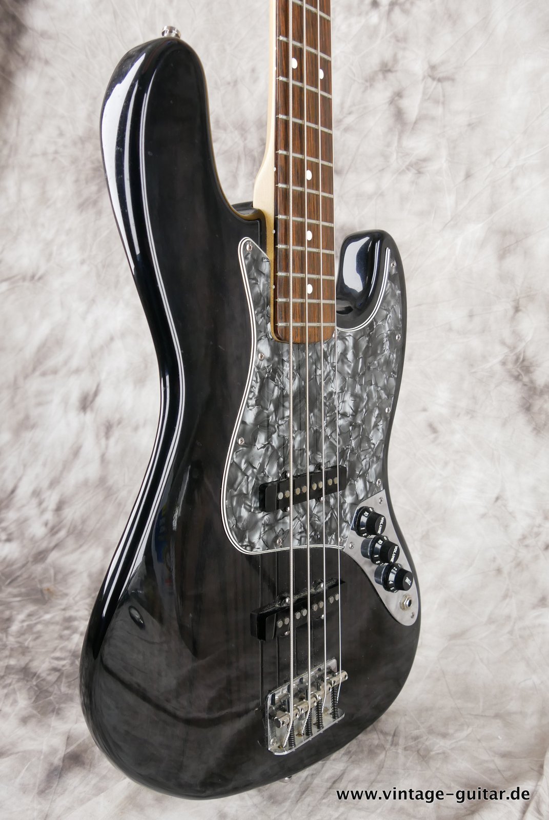 Fender-Jazz-Bass-1994-special-edition-black-see-thru-004.JPG