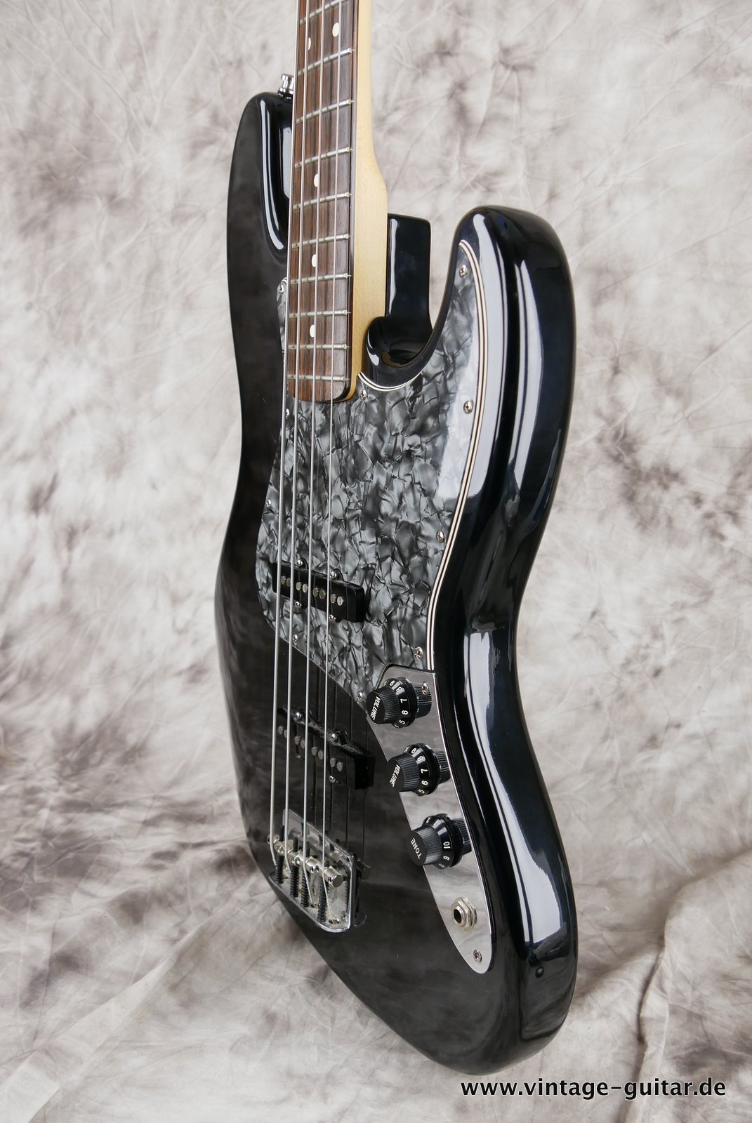 Fender-Jazz-Bass-1994-special-edition-black-see-thru-005.JPG