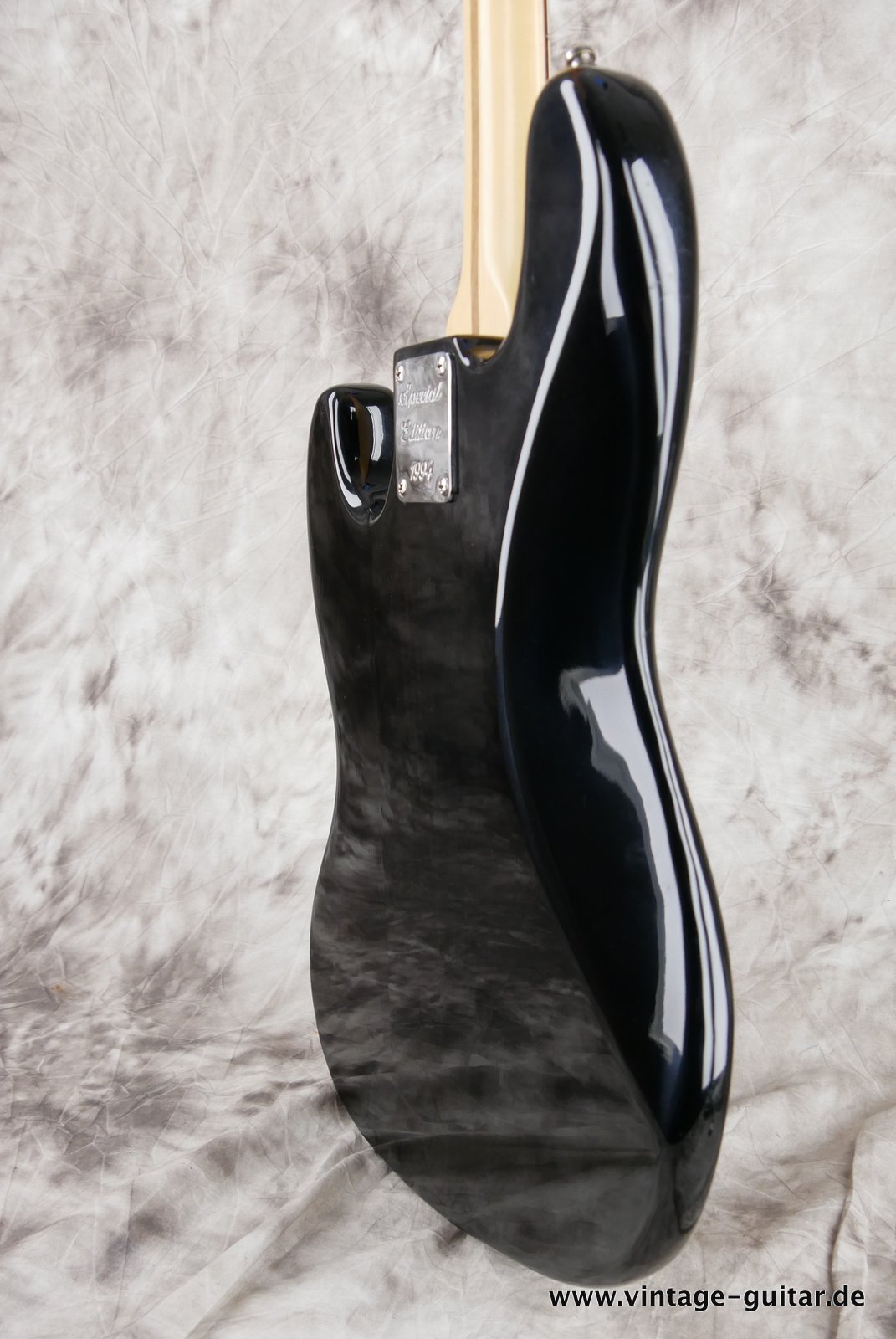 Fender-Jazz-Bass-1994-special-edition-black-see-thru-007.JPG
