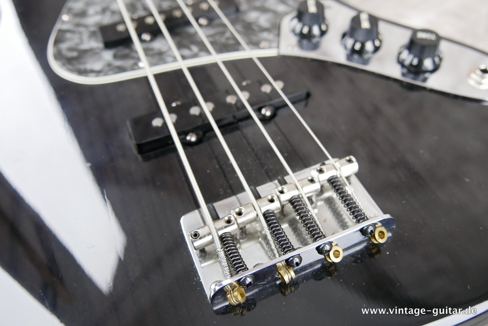 Fender-Jazz-Bass-1994-special-edition-black-see-thru-014.JPG