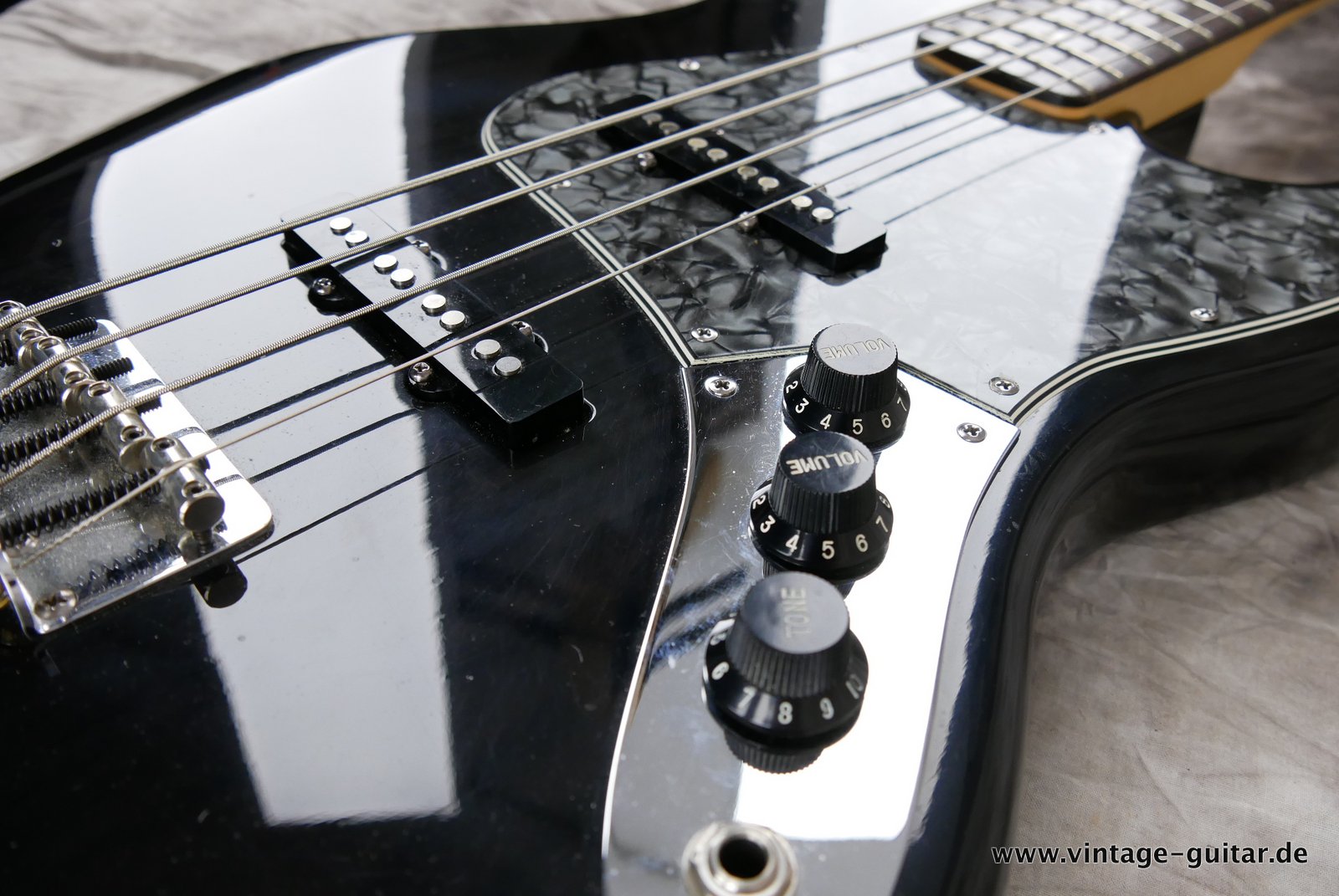 Fender-Jazz-Bass-1994-special-edition-black-see-thru-016.JPG