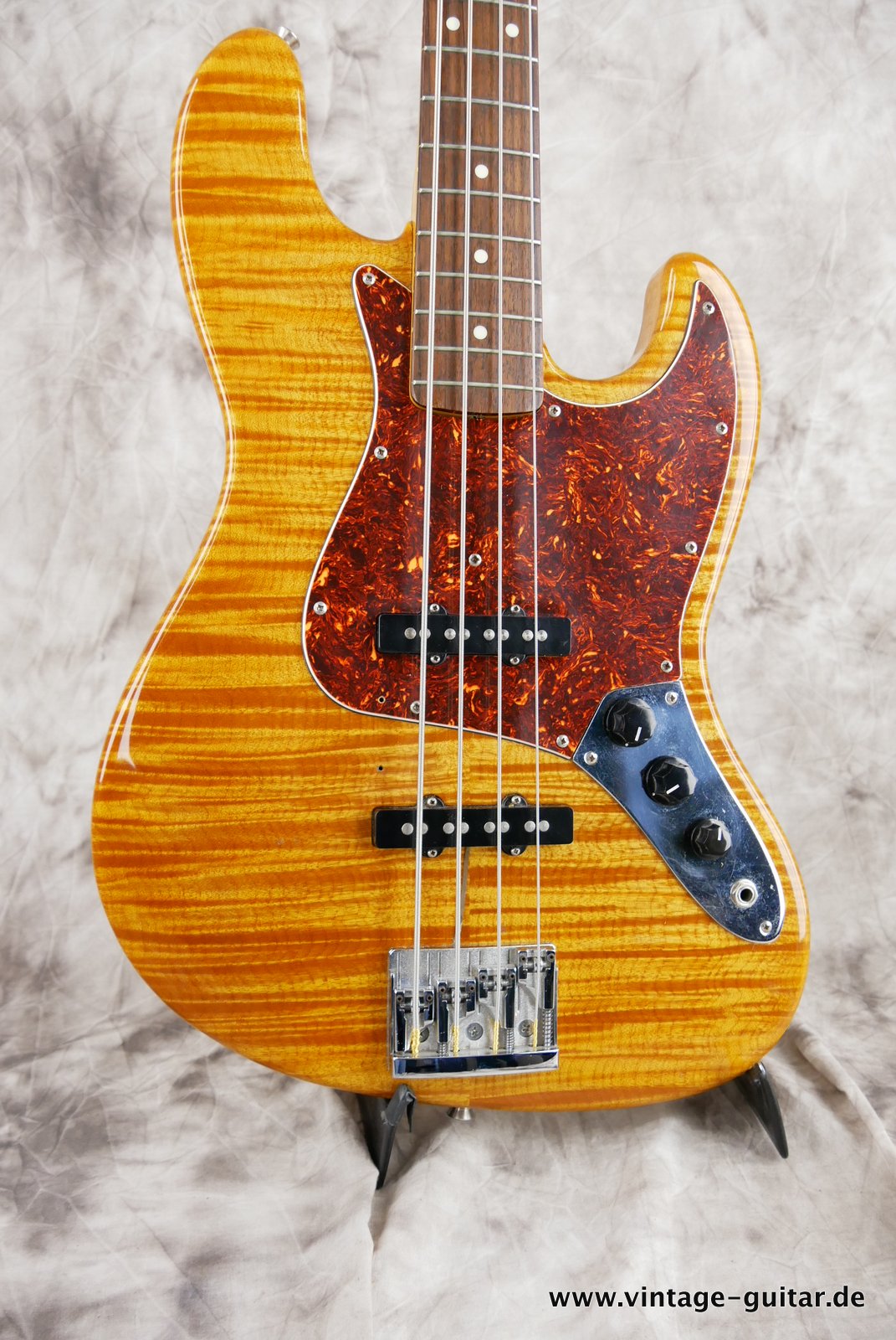 Fender-Jazz-Bass-MIJ-Photo-Flame-1994-003.JPG