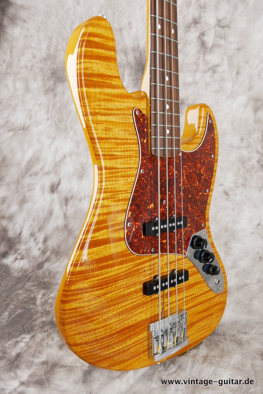 Fender-Jazz-Bass-MIJ-Photo-Flame-1994-006.JPG