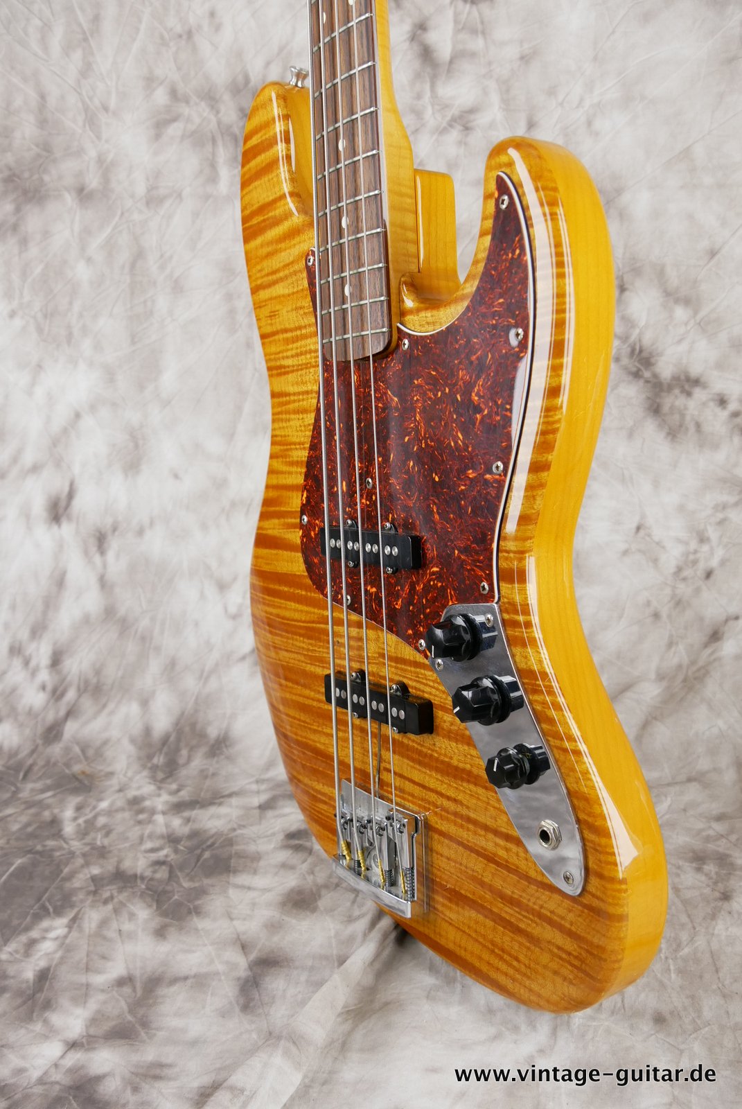 Fender-Jazz-Bass-MIJ-Photo-Flame-1994-007.JPG