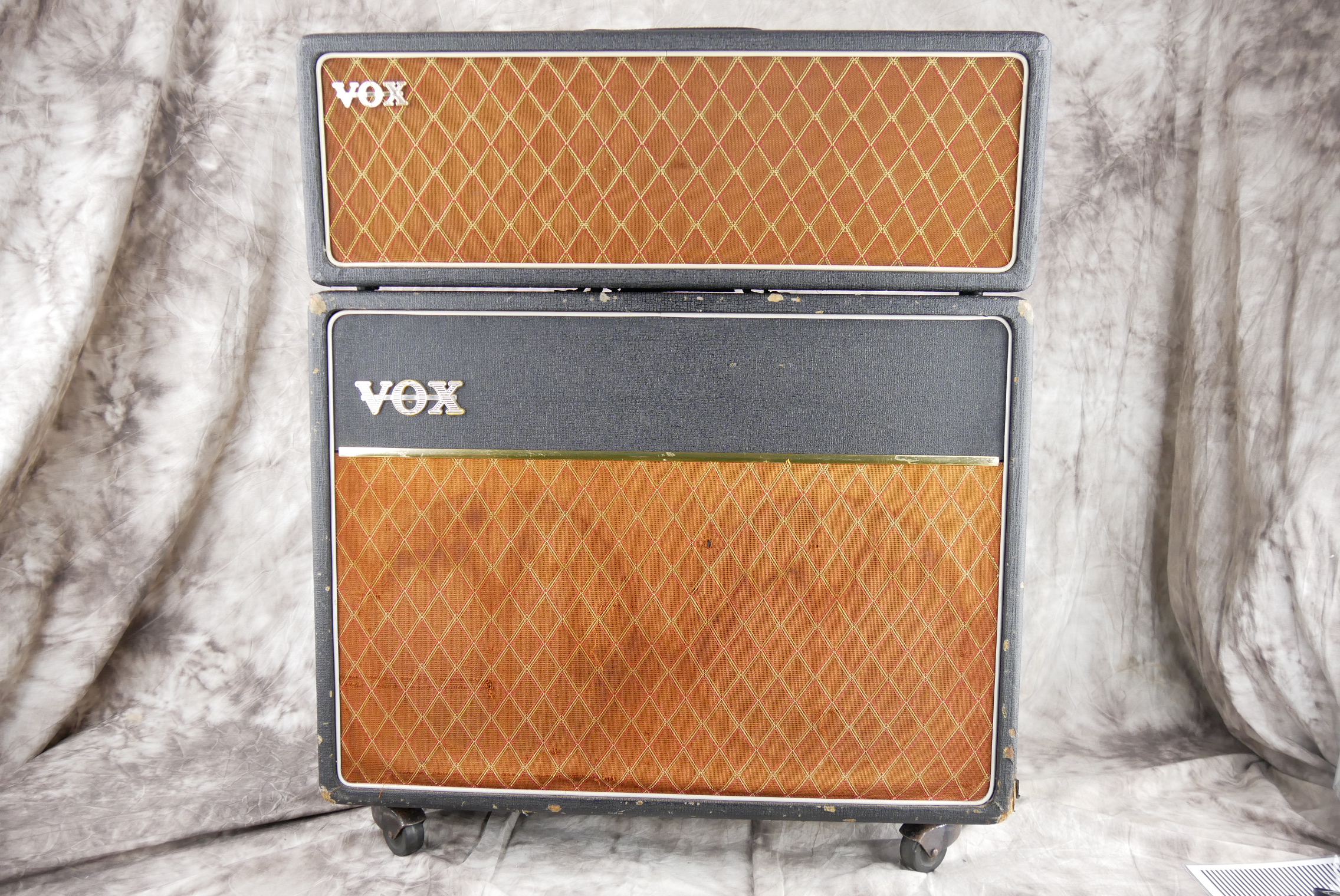 Vox_AC_30_Cab_black_1963-010.JPG