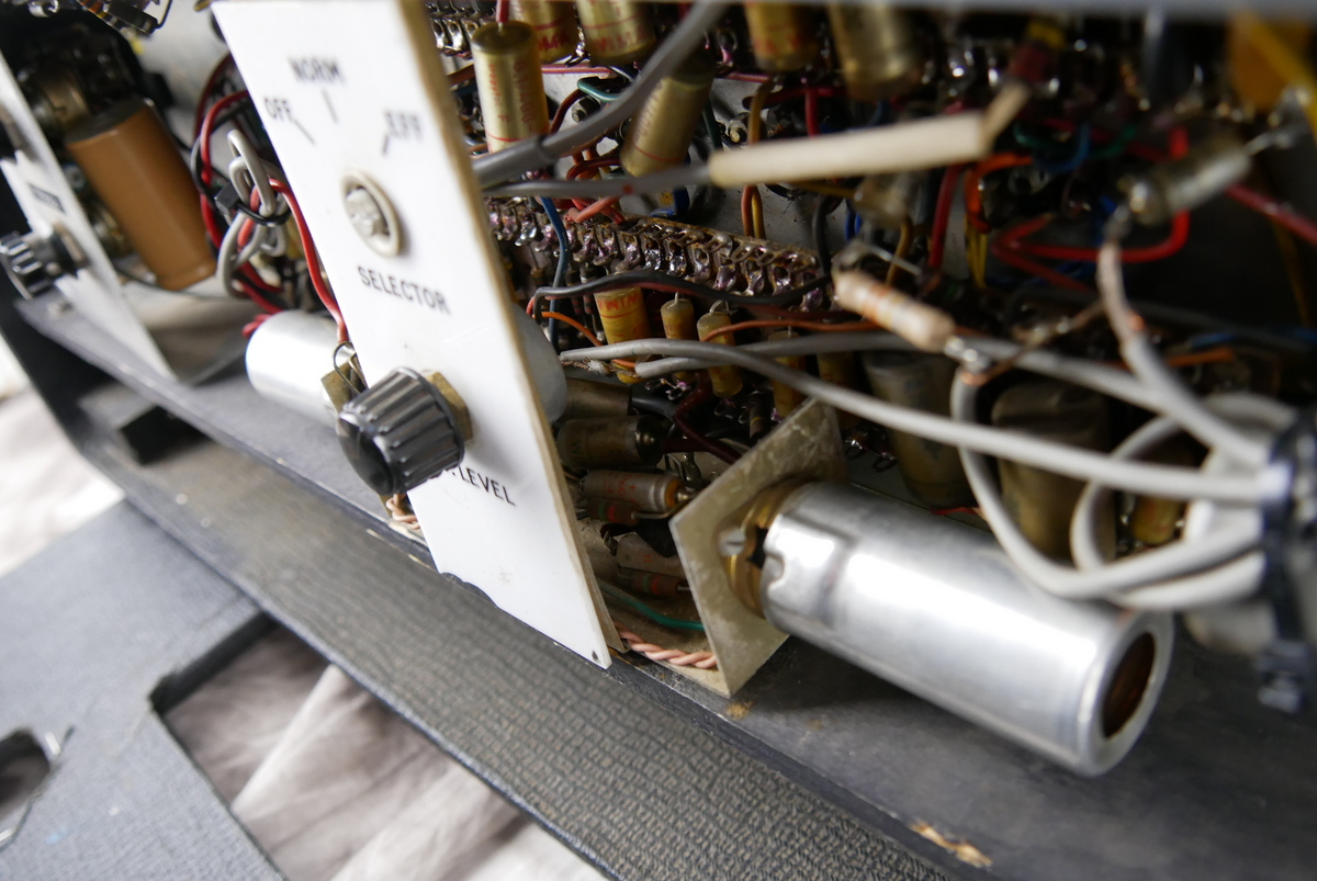 img/vintage/4675/Vox_AC_30_Head_copper_panel_top_boost_black_1963-013.JPG