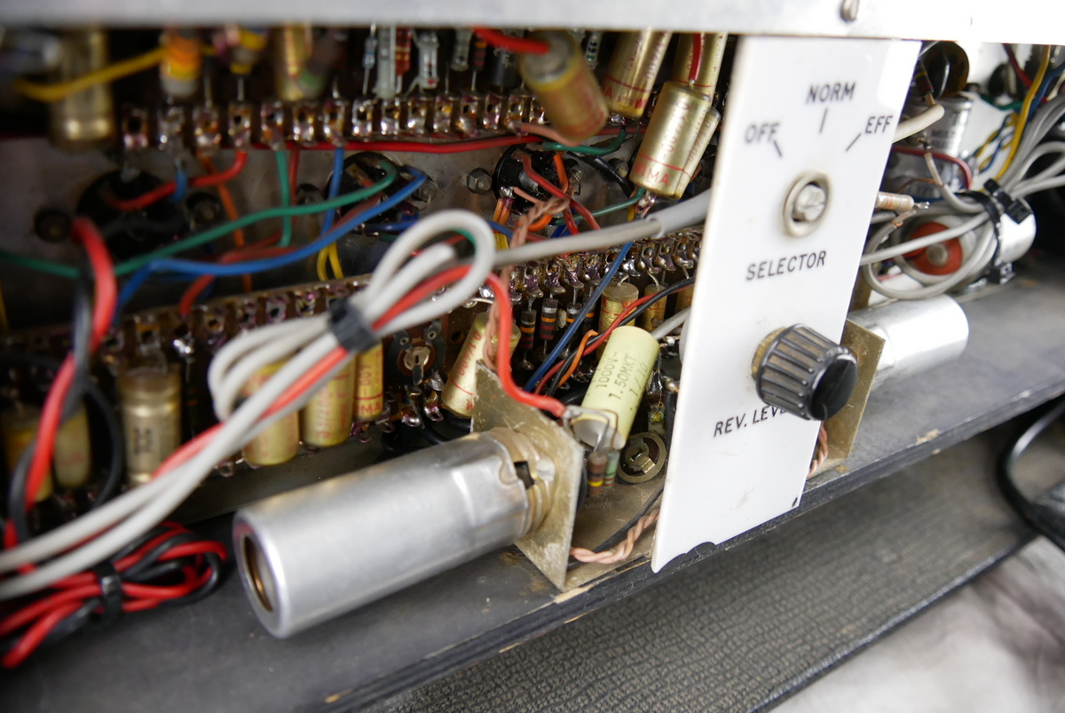 img/vintage/4675/Vox_AC_30_Head_copper_panel_top_boost_black_1963-014.JPG
