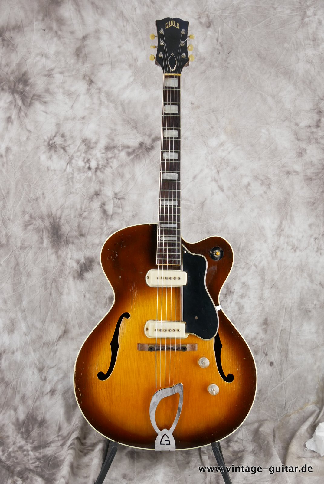 Guild-X-175-Manhatten-1954-sunburst-001.JPG