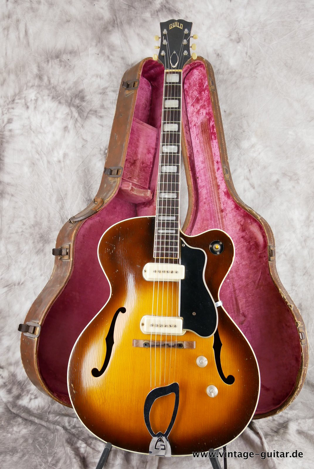 Guild-X-175-Manhatten-1954-sunburst-020.JPG