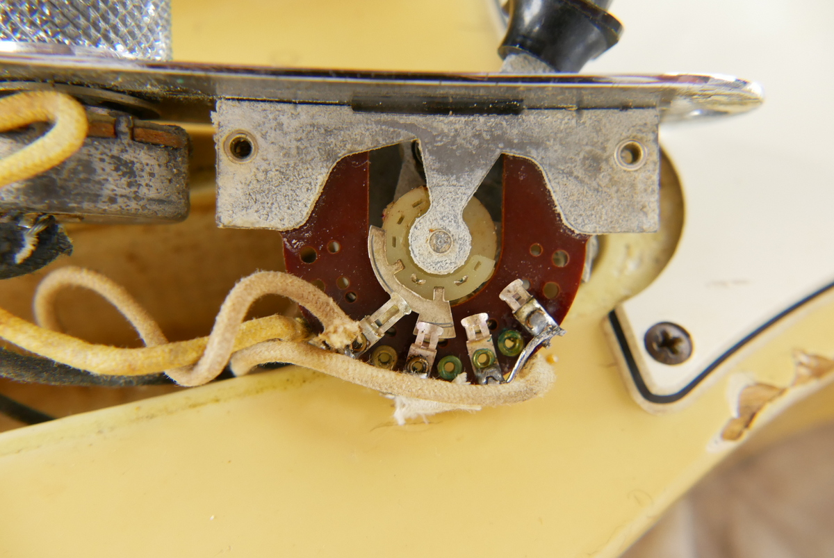 img/vintage/4685/Fender_Telecaster_maple_cap_olympic_white_1967-018.JPG