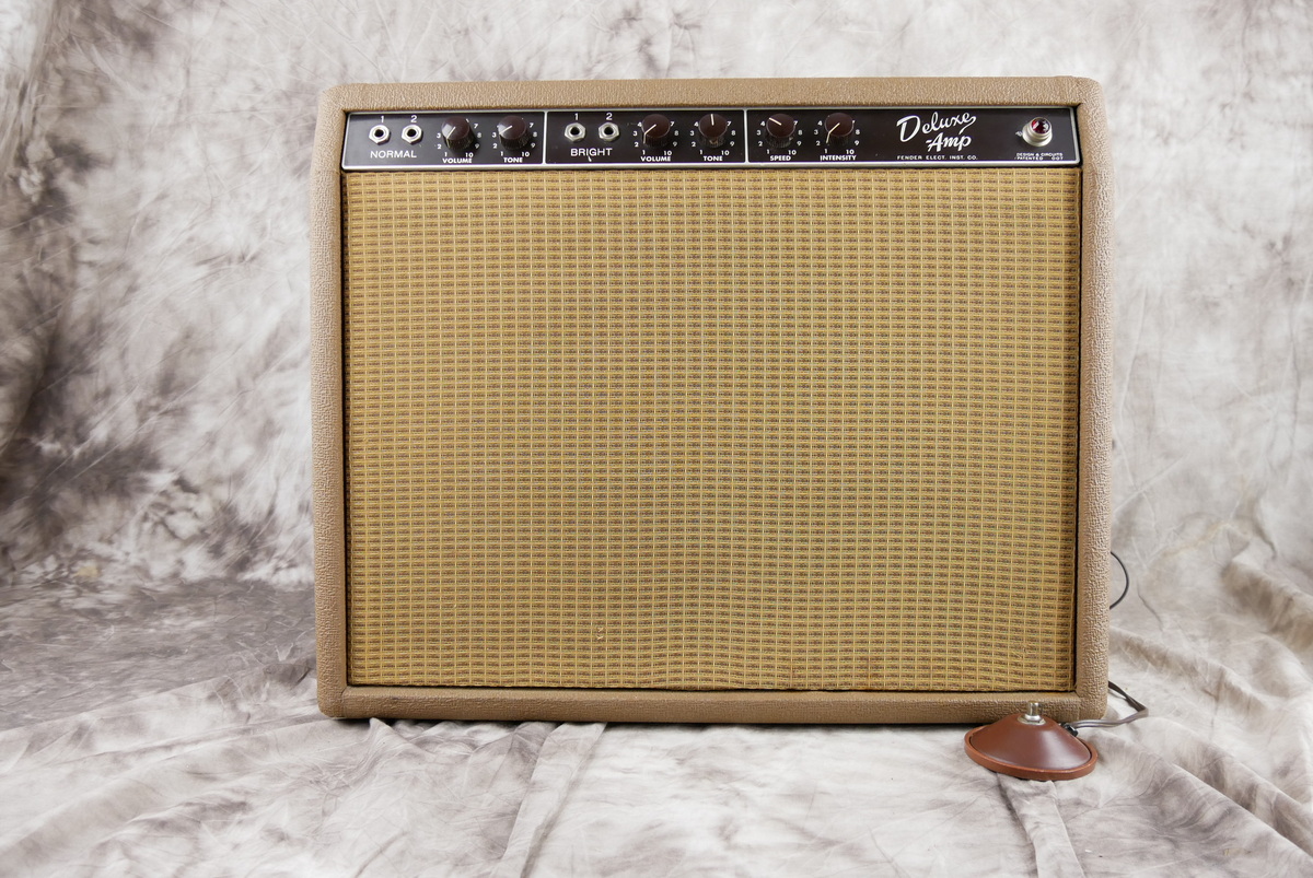 Fender_Deluxe_Amp_brownface_1962-001.JPG