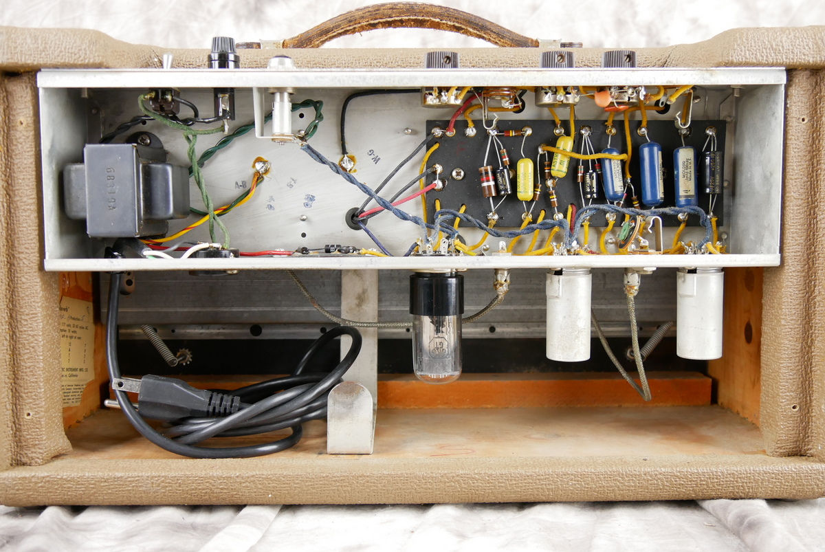 img/vintage/4687/Fender_Reverb_tank_unit_brown_1961-008.JPG