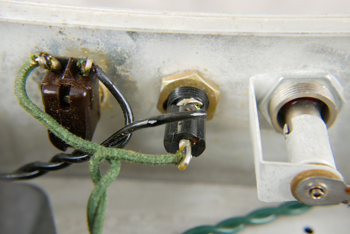 img/vintage/4687/Fender_Reverb_tank_unit_brown_1961-013.JPG