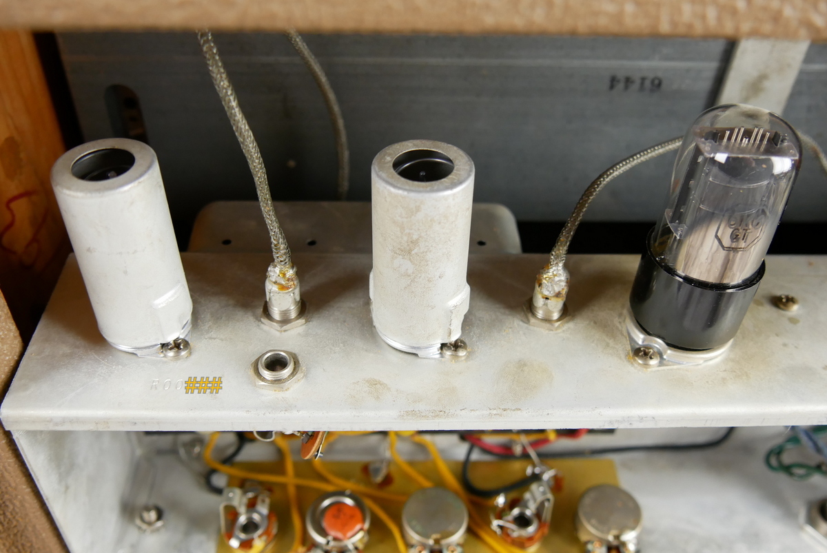 img/vintage/4687/Fender_Reverb_tank_unit_brown_1961-019.JPG