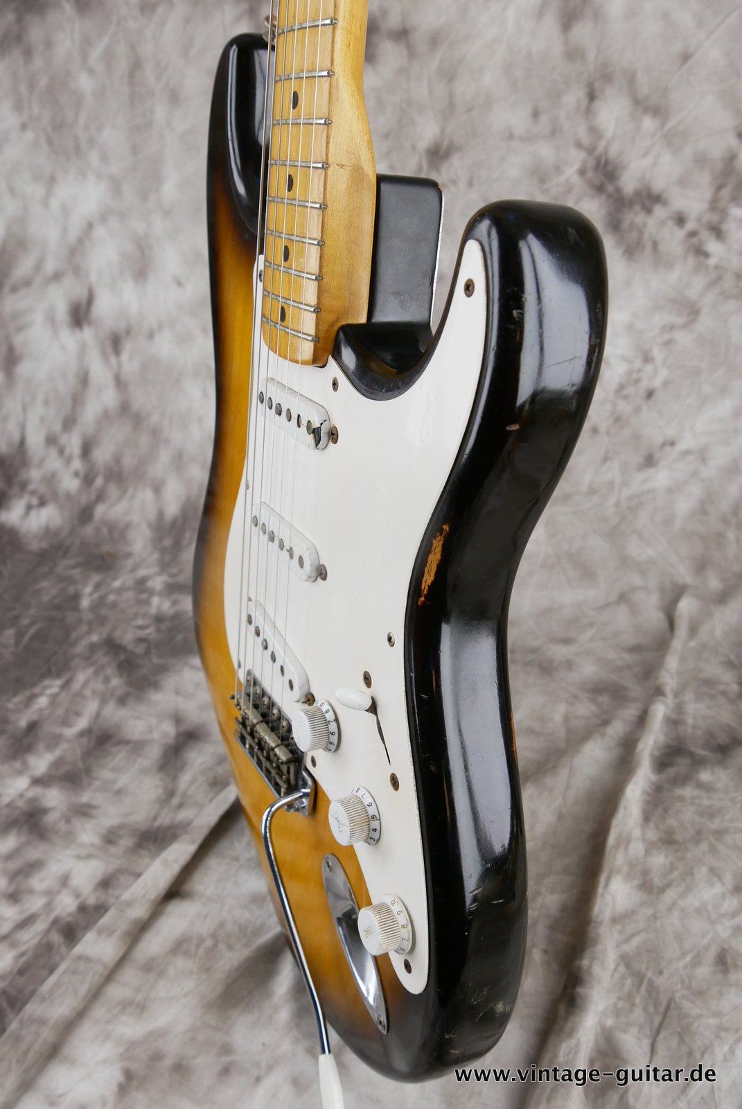 img/vintage/4689/Fender-Stratocaster-1954-006.JPG